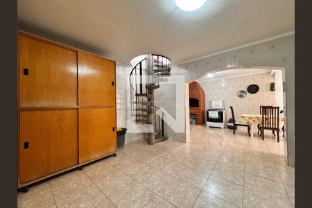 Casa à venda com 219m², 4 quartos e 4 vagasVaranda gourmet