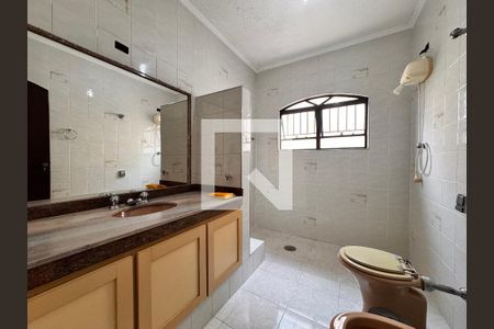 Casa à venda com 219m², 4 quartos e 4 vagasBanheiro 2
