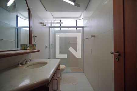 Apartamento à venda com 384m², 4 quartos e 2 vagasBanheiro 1