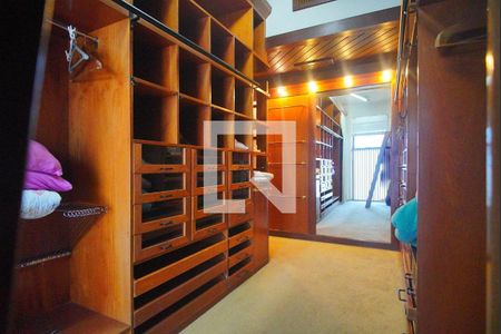 Apartamento à venda com 384m², 4 quartos e 2 vagasCloset da suíte