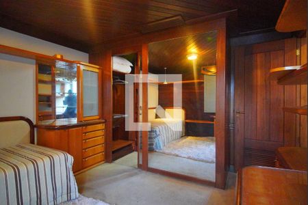 Apartamento à venda com 384m², 4 quartos e 2 vagasQuarto 3