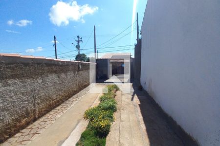Casa à venda com 50m², 1 quarto e 3 vagas Casa à venda com 50m², 1 quarto e 3 vagasQuintal