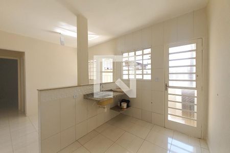 Casa à venda com 50m², 1 quarto e 3 vagas Casa à venda com 50m², 1 quarto e 3 vagasCozinha