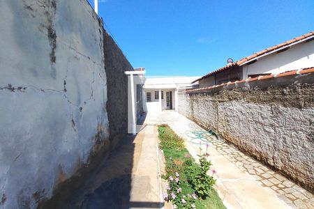 Casa à venda com 50m², 1 quarto e 3 vagas Casa à venda com 50m², 1 quarto e 3 vagasQuintal