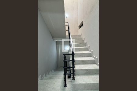 Studio para alugar com 65m², 1 quarto e sem vagaEscada