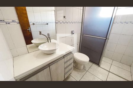 Casa à venda com 110m², 4 quartos e 2 vagasBanheiro