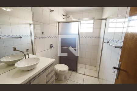 Casa à venda com 110m², 4 quartos e 2 vagasBanheiro