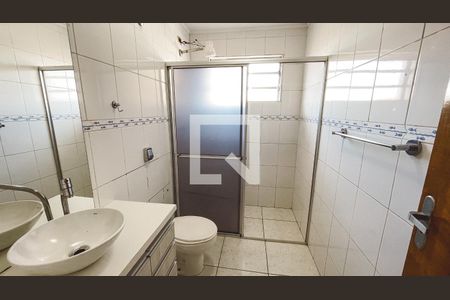 Casa à venda com 110m², 4 quartos e 2 vagasBanheiro