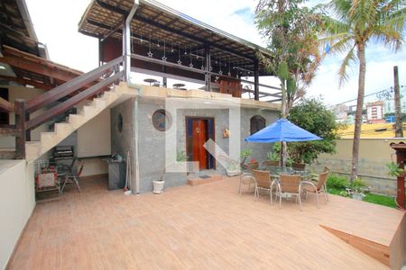 Casa à venda com 370m², 3 quartos e 7 vagasVaranda
