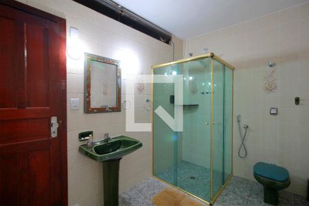 Casa à venda com 370m², 3 quartos e 7 vagasBanheiro da Suíte 2