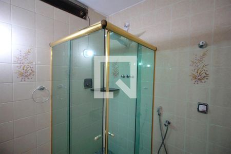 Casa à venda com 370m², 3 quartos e 7 vagasBanheiro da Suíte 2