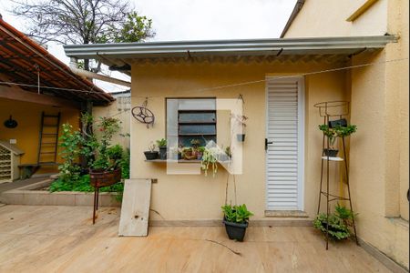Casa à venda com 280m², 5 quartos e 1 vaga Casa à venda com 280m², 5 quartos e 1 vagaQuintal