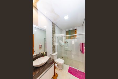 Casa à venda com 280m², 5 quartos e 1 vaga Casa à venda com 280m², 5 quartos e 1 vagaBanheiro Social 1