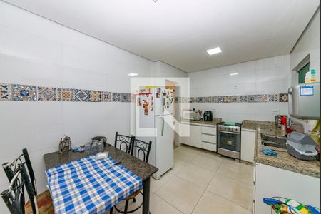Casa à venda com 280m², 5 quartos e 1 vaga Casa à venda com 280m², 5 quartos e 1 vagaCozinha