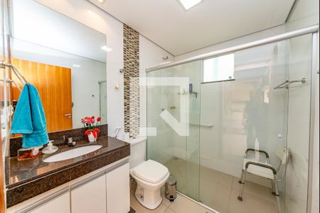 Casa à venda com 280m², 5 quartos e 1 vaga Casa à venda com 280m², 5 quartos e 1 vagaBanheiro de Serviço