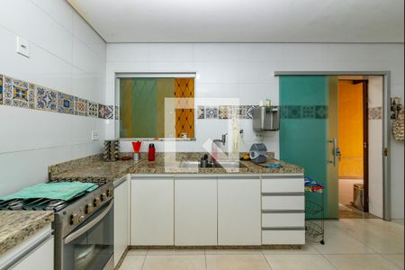 Casa à venda com 280m², 5 quartos e 1 vaga Casa à venda com 280m², 5 quartos e 1 vagaCozinha