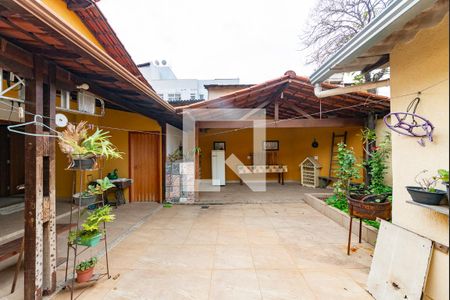 Casa à venda com 280m², 5 quartos e 1 vaga Casa à venda com 280m², 5 quartos e 1 vagaQuintal