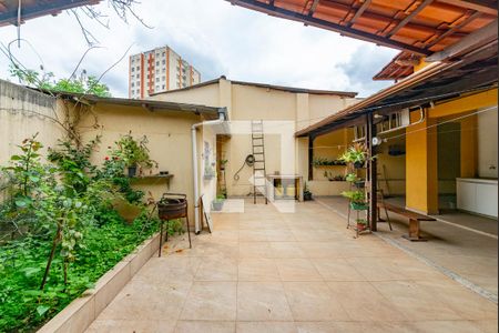 Casa à venda com 280m², 5 quartos e 1 vaga Casa à venda com 280m², 5 quartos e 1 vagaQuintal