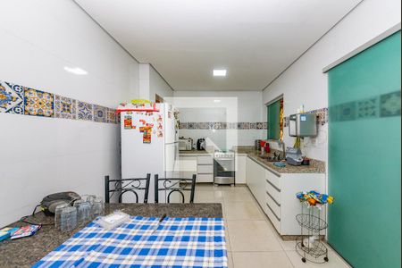 Casa à venda com 280m², 5 quartos e 1 vaga Casa à venda com 280m², 5 quartos e 1 vagaCozinha