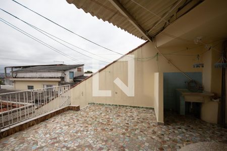 Casa à venda com 298m², 5 quartos e 7 vagas Casa à venda com 298m², 5 quartos e 7 vagasVaranda