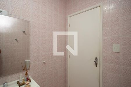 Casa à venda com 298m², 5 quartos e 7 vagas Casa à venda com 298m², 5 quartos e 7 vagasBanheiro 2