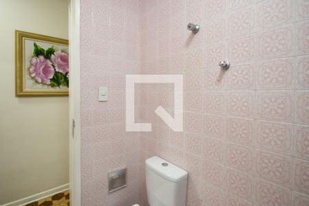 Casa à venda com 298m², 5 quartos e 7 vagas Casa à venda com 298m², 5 quartos e 7 vagasBanheiro 2