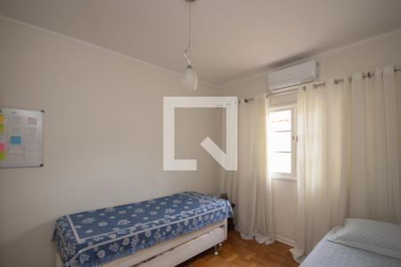 Casa à venda com 298m², 5 quartos e 7 vagas Casa à venda com 298m², 5 quartos e 7 vagasQuarto 3