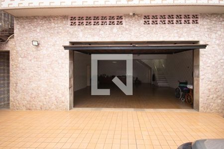 Casa à venda com 298m², 5 quartos e 7 vagas Casa à venda com 298m², 5 quartos e 7 vagasGaragem