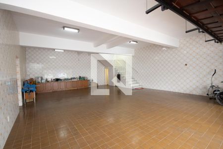 Casa à venda com 298m², 5 quartos e 7 vagas Casa à venda com 298m², 5 quartos e 7 vagasGaragem