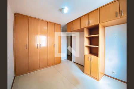 Apartamento à venda com 117m², 4 quartos e 3 vagasQuarto 2