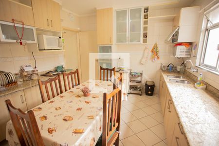 Casa à venda com 198m², 5 quartos e 3 vagasCOZINHA