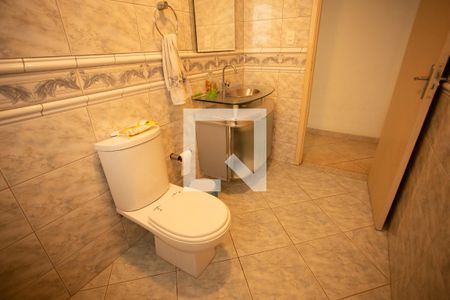 Casa à venda com 198m², 5 quartos e 3 vagasBANHEIRO 