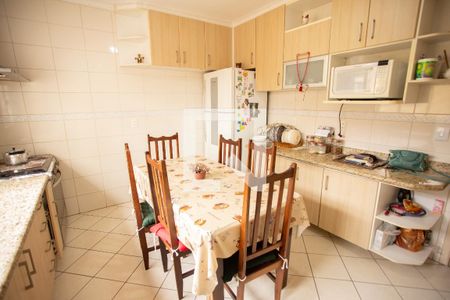 Casa à venda com 198m², 5 quartos e 3 vagasCOZINHA