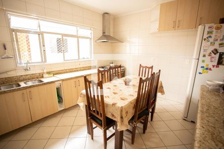 Casa à venda com 198m², 5 quartos e 3 vagasCOZINHA