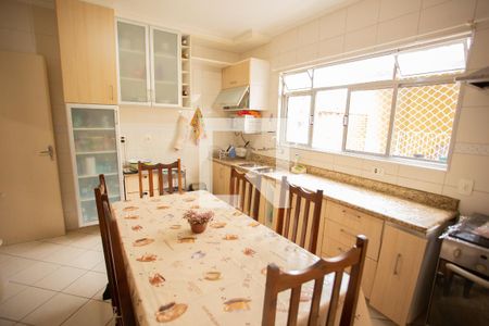 Casa à venda com 198m², 5 quartos e 3 vagasCOZINHA