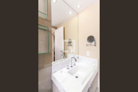 Apartamento à venda com 101m², 2 quartos e 2 vagas Apartamento à venda com 101m², 2 quartos e 2 vagasBanheiro da Suíte 1