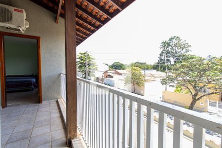 Casa à venda com 240m², 3 quartos e 4 vagasVaranda