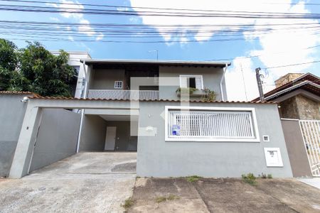 Casa à venda com 240m², 3 quartos e 4 vagasFachada