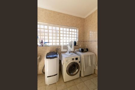 Casa à venda com 240m², 3 quartos e 4 vagasÁrea de Serviço