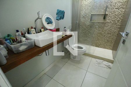 Casa de condomínio à venda com 320m², 4 quartos e 3 vagasBanheiro 2