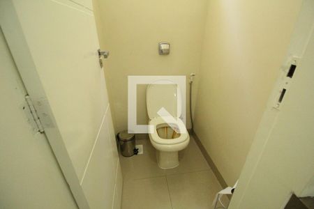 Casa de condomínio à venda com 320m², 4 quartos e 3 vagasBanheiro 1