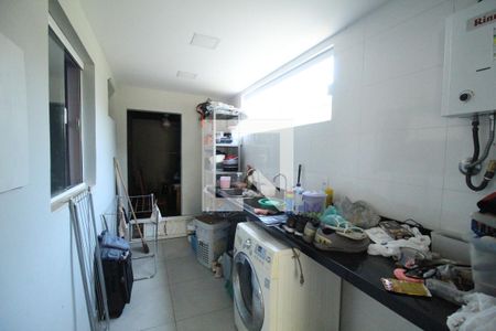 Casa de condomínio à venda com 320m², 4 quartos e 3 vagasÁrea de serviço