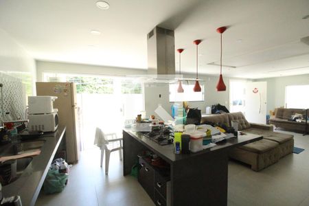 Casa de condomínio à venda com 320m², 4 quartos e 3 vagasCozinha