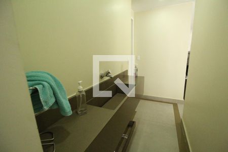 Casa de condomínio à venda com 320m², 4 quartos e 3 vagasBanheiro 1