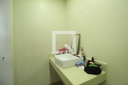 Casa de condomínio à venda com 320m², 4 quartos e 3 vagasBanheiro da suíte 1