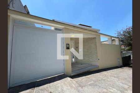 Casa de condomínio à venda com 320m², 4 quartos e 3 vagasFachada