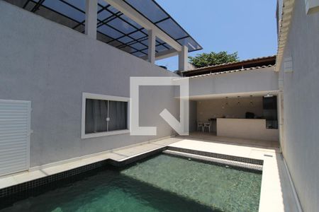 Casa de condomínio à venda com 320m², 4 quartos e 3 vagasPiscina