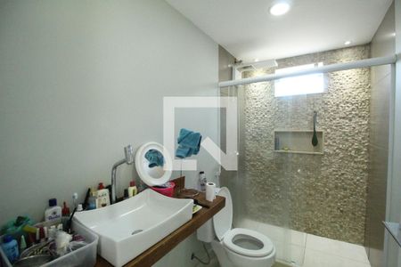 Casa de condomínio à venda com 320m², 4 quartos e 3 vagasBanheiro 2