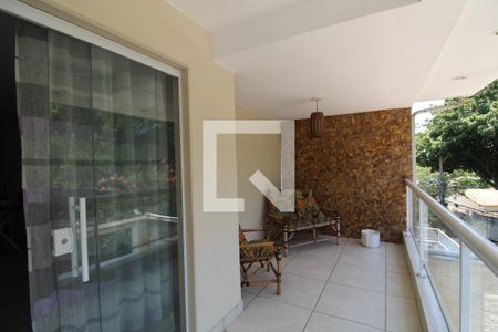 Casa de condomínio à venda com 320m², 4 quartos e 3 vagasSala 2 - Varanda