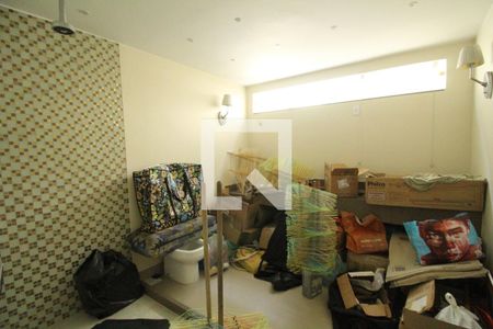 Casa de condomínio à venda com 320m², 4 quartos e 3 vagasBanheiro da suíte 2